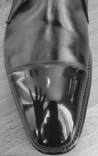 very shiny mens derby shoe